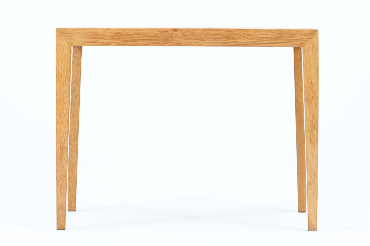 新品送料無料Haslev(ハスレヴ)　サイドテーブル　オーク材　棚付き　北欧家具ビンテージ　デンマーク製 サイドテーブル