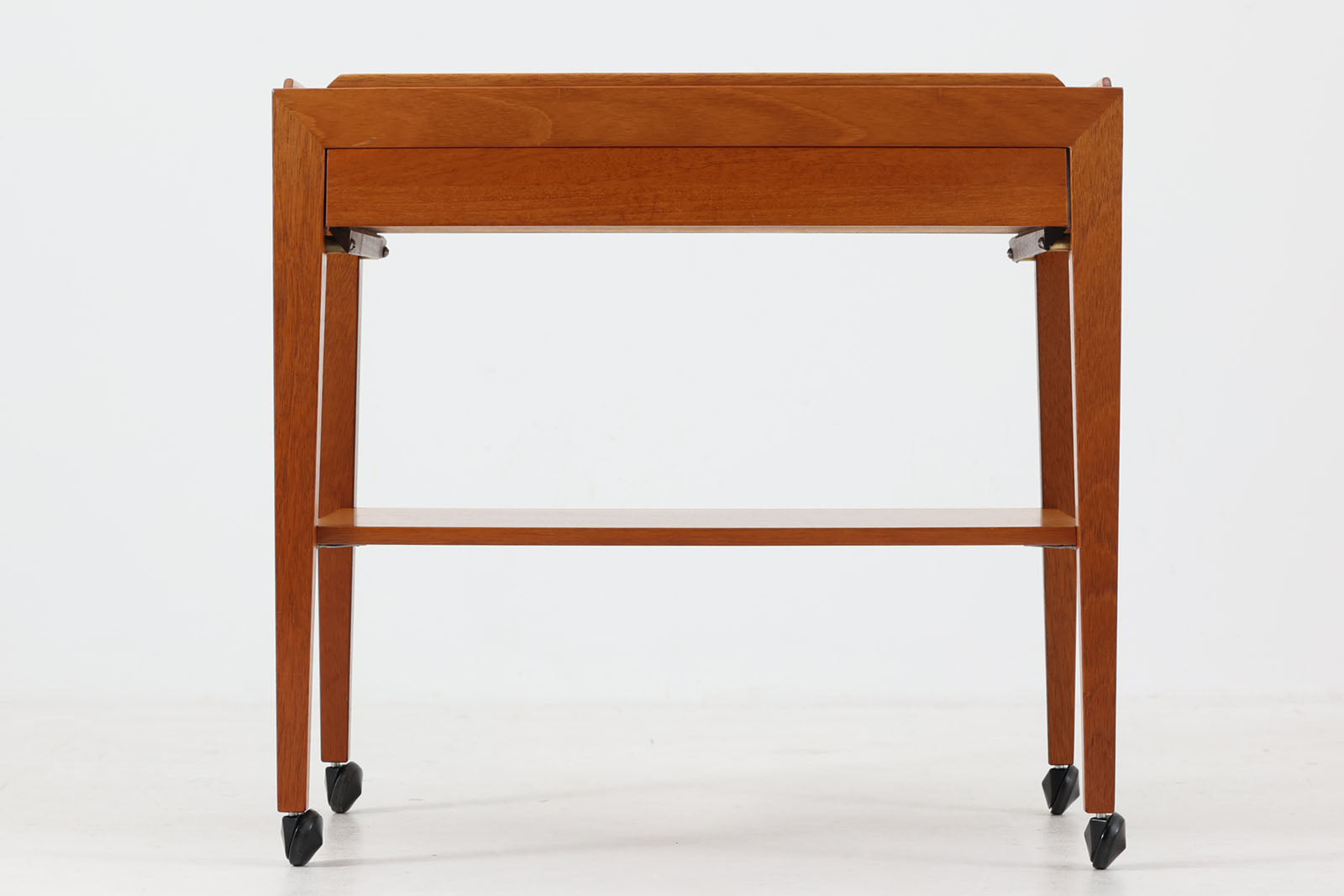 最安値高品質北欧ビンテージ家具　Haslev(ハスレヴ)　幅が広めのサイドテーブル　オーク材 木材