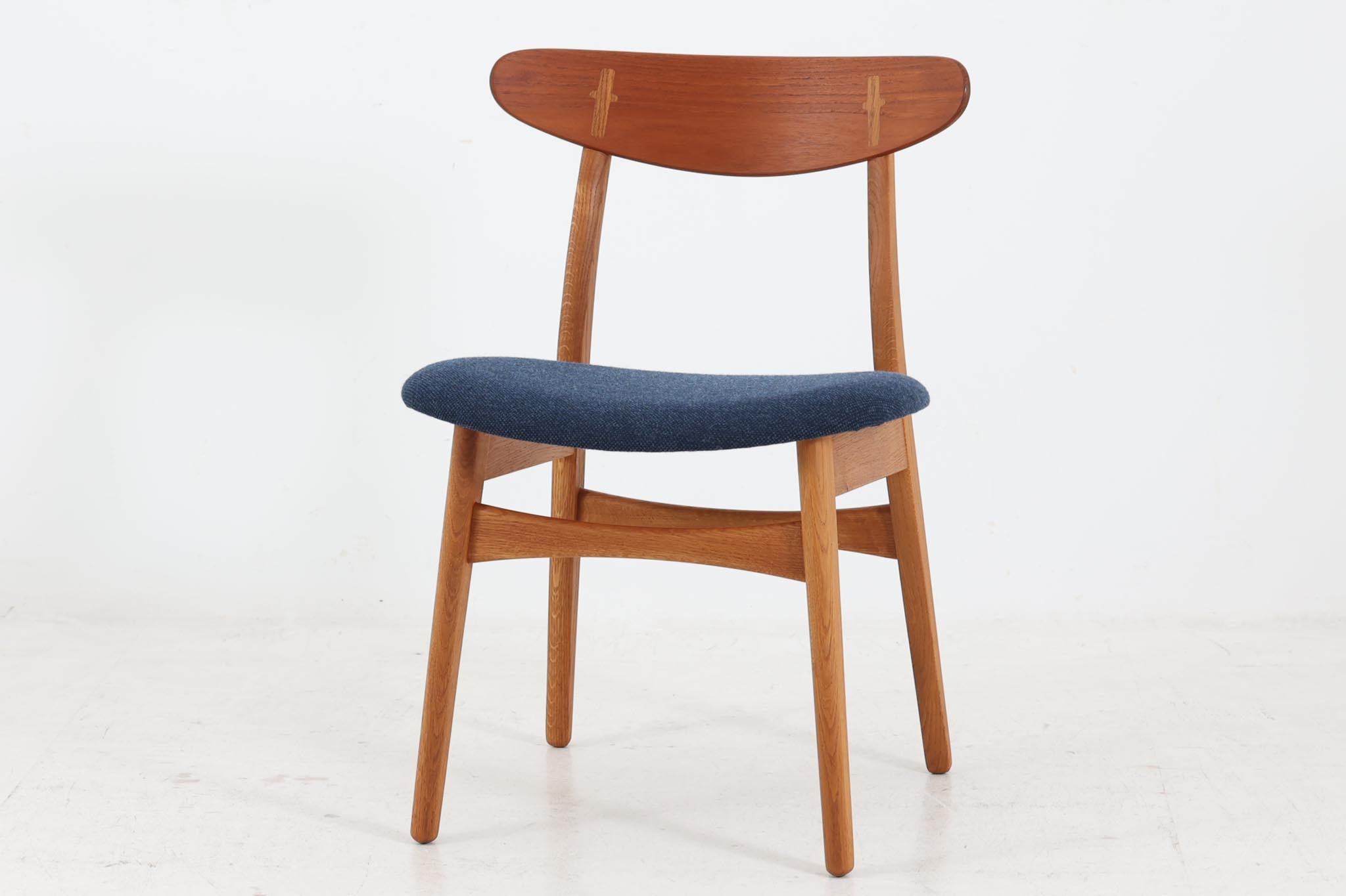 北欧家具ビンテージ CH30 チーク×オーク材 Hans J.Wegner（ハンス・J・ウェグナー）Carl Hansen & Son（カー –  CHLOROS