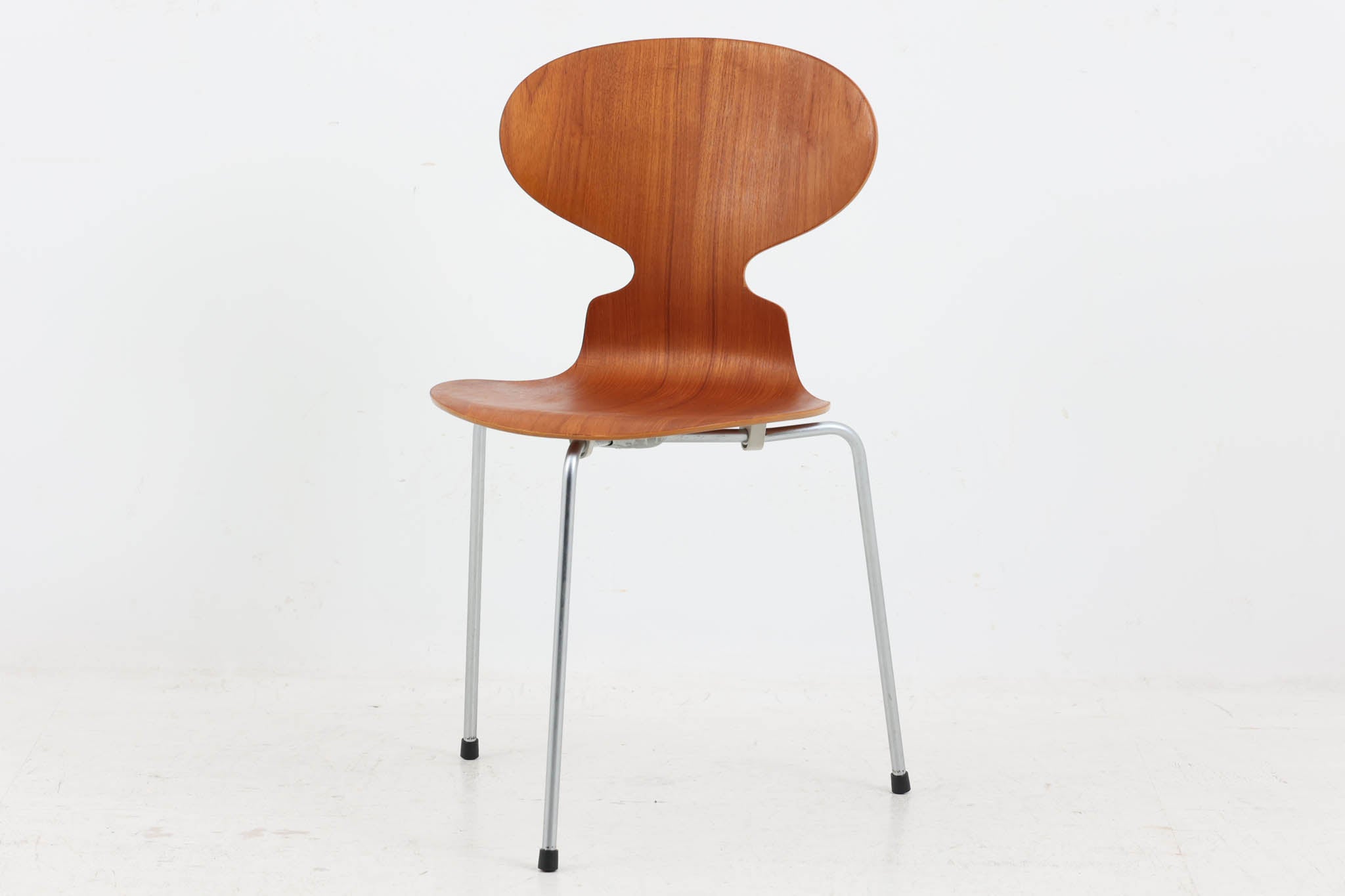 Fritz Hansen(フリッツ・ハンセン) アントチェア チーク材 Arne Jacobsen(アルネ・ヤコブセン) 北欧家具ビンテージ –  CHLOROS