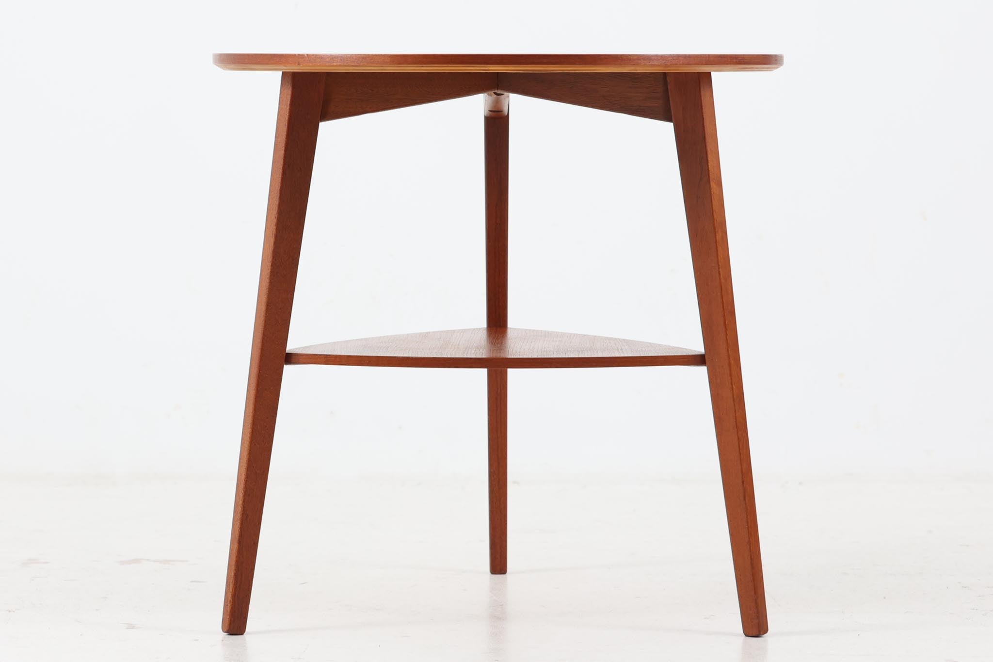 デンマーク製 円形サイドテーブル チーク材 3本脚 北欧家具ビンテージ