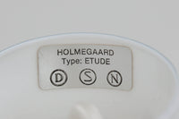 北欧より買い付けた、Holmgaard社製(現Royal Copenhagen)ビンテージランプです。人気のEtude Pendelシリーズです。シェード中央の膨らみと縁の透明ガラスがデザインポイントになっています。