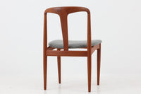 Johannes Andersenデザインの「Julian Chair」は、1960年代にUldum Mobelfabrik社から発表されたチーク材のダイニングチェアです。特徴的な美しい曲線を描く背もたれと広めに設計された座面は、背中をしっかりと支え、快適な座り心地を提供します。彫刻的な軽快なフレームと実用性を兼ね備えたデザインが魅力的で、チーク材の温かみのある色味を引き立てています。