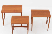 Hans J. WegnerによるAT40です。オーク材が使用された物は良く見かけますが、天板と脚共にチーク材が使用されている希少なモデルです。また、天板が突板のモデルもありますが、こちらは天板も無垢材のさらに希少なモデルとなっております。