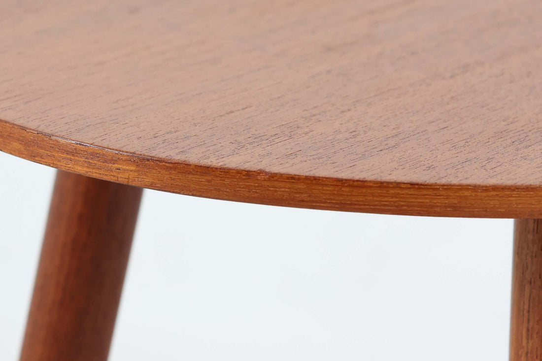 デンマーク製 お洒落な形のサイドテーブル 3本脚 チーク材 北欧家具